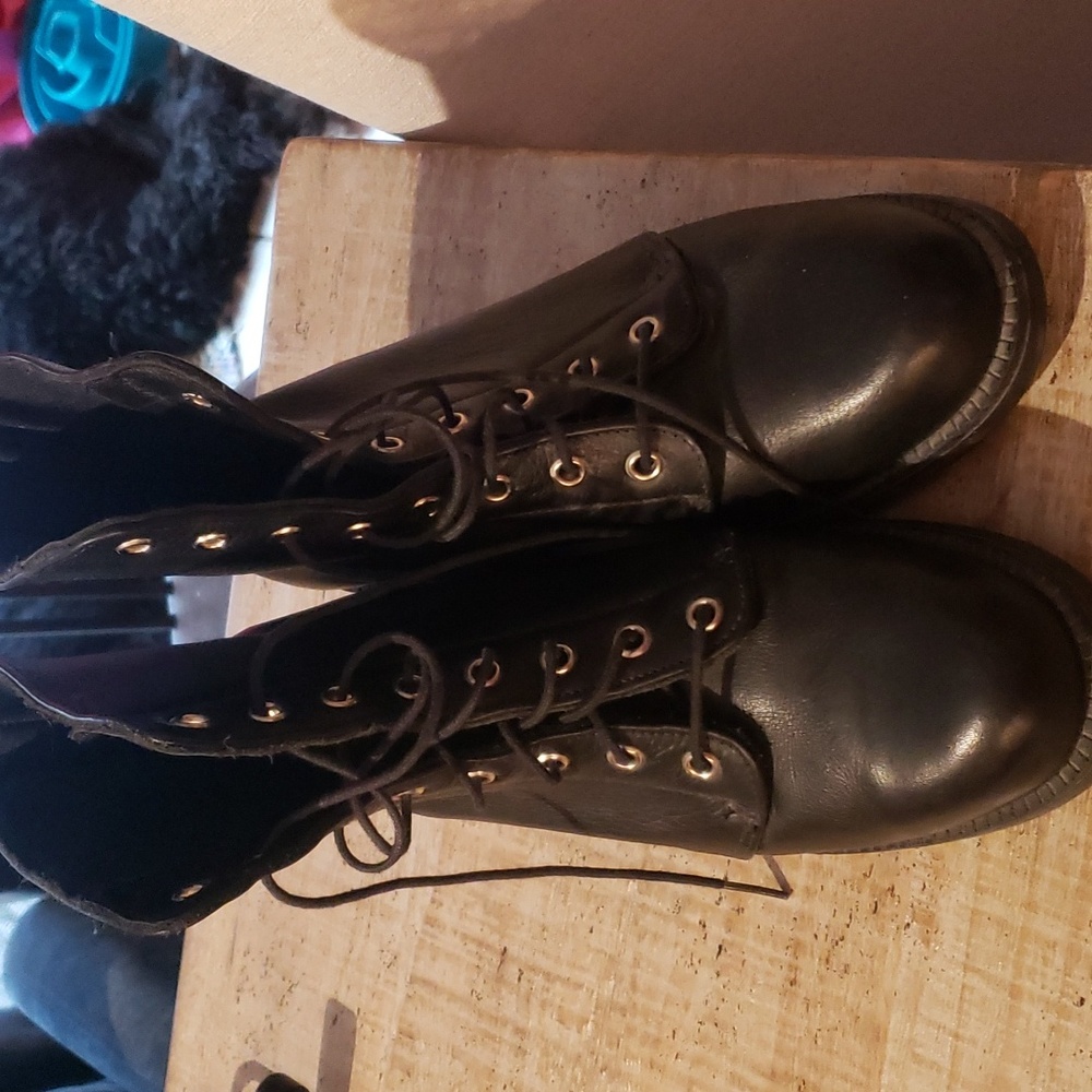 Roots Canadian black leather boots